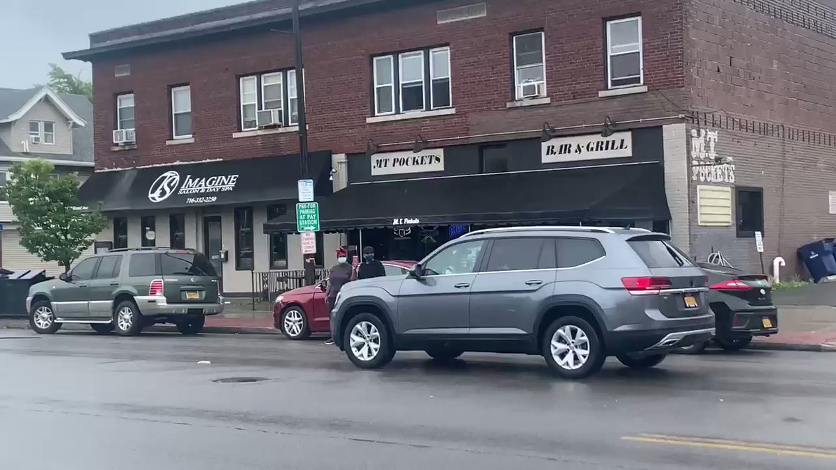 Several People Are Starting To Gather Outside Mt Pockets On Hertel Ave Buffalo New York New York News Today On Live Map Newyork Liveuamap Com