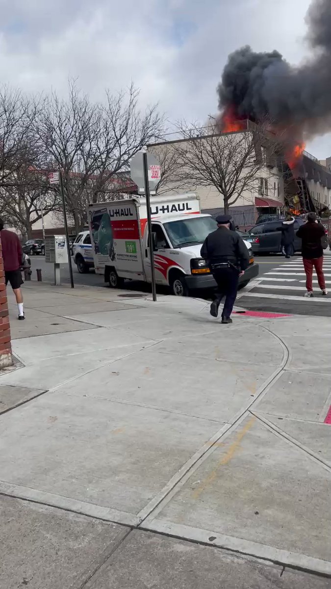 At the scene of a house fire in the Bronx. Neighbor shared this video saying it felt like an earthquake went off. Con Ed on scene. @CMSalamancaJr said it was a gas explosion.