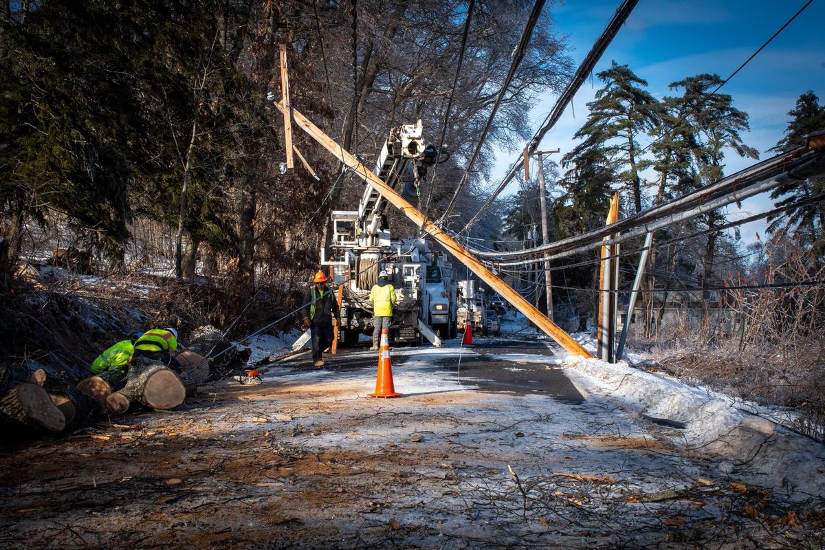 7,700 Central Hudson customers remain without power in Ulster County as hundreds of line and tree workers arrive to help following Friday's ice storm. Gov. Kathy Hochul will be in Kingston this afternoon for a press briefing.