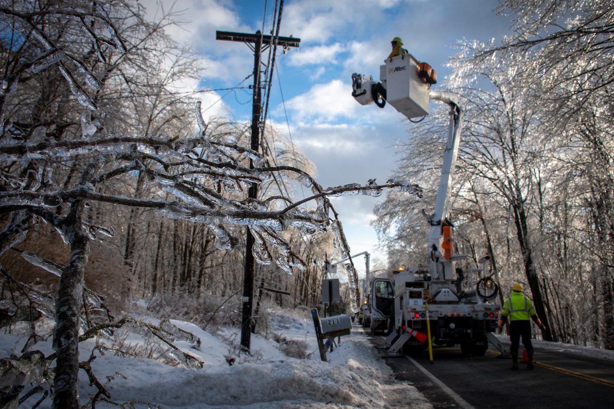 7,700 Central Hudson customers remain without power in Ulster County as hundreds of line and tree workers arrive to help following Friday's ice storm. Gov. Kathy Hochul will be in Kingston this afternoon for a press briefing. 