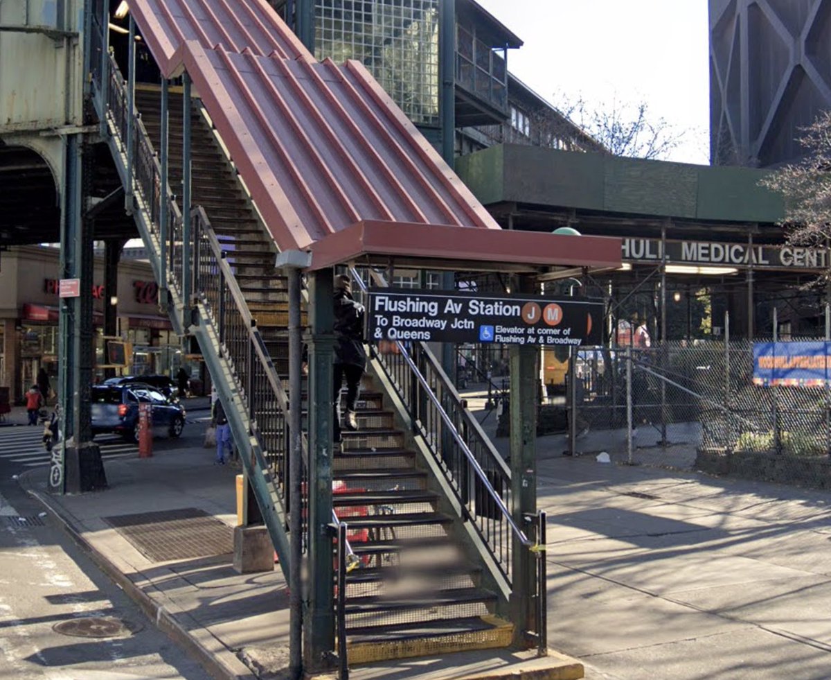 3 teens, man stabbed during fight at Brooklyn subway station: police