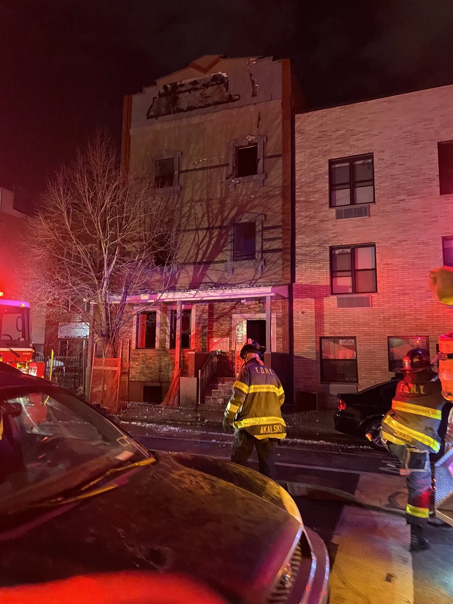 @FDNY finished putting out a massive fire in a vacant 3 story home in the Morrisania section of The Bronx. Crews say it happened at 3am. No injuries to report. FDNY is warning of smoke and traffic delays + asking nearby residents to keep windows shut