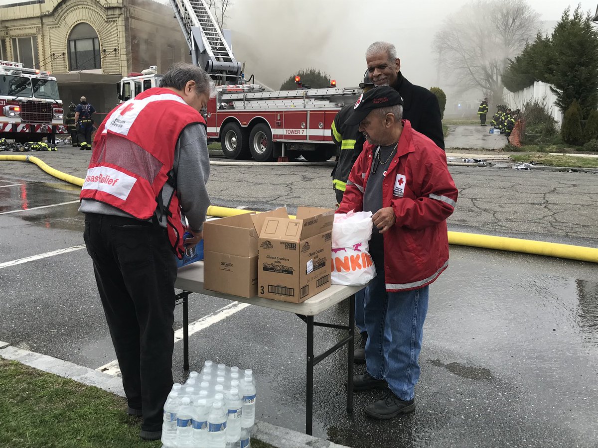 MetroNYN on scene NewRochelle 5-Alarm fire providing Canteen Services to numerous Responding Fire Departments - SleevesUp SupportingOurFDs Teamwork RedCrossReady 