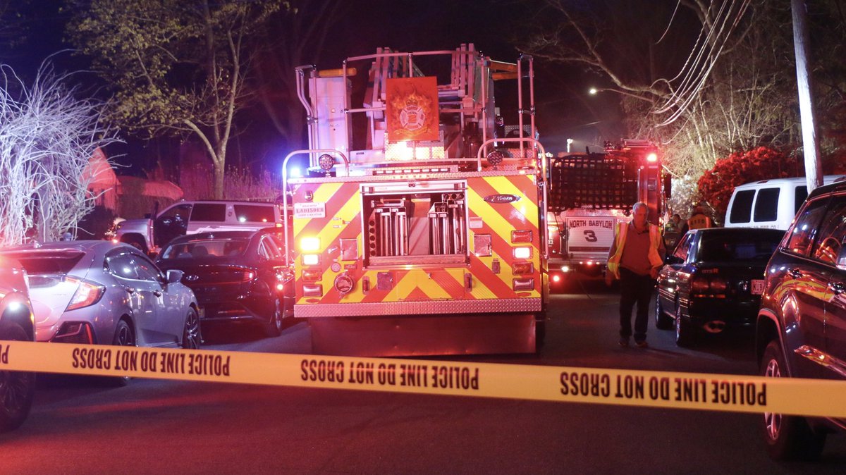 West Babylon NY: Suffolk County Police Arson Squad detectives are investigating a fatal house fire that occurred on Van Buren Street, shortly after 9pm, Wednesday evening