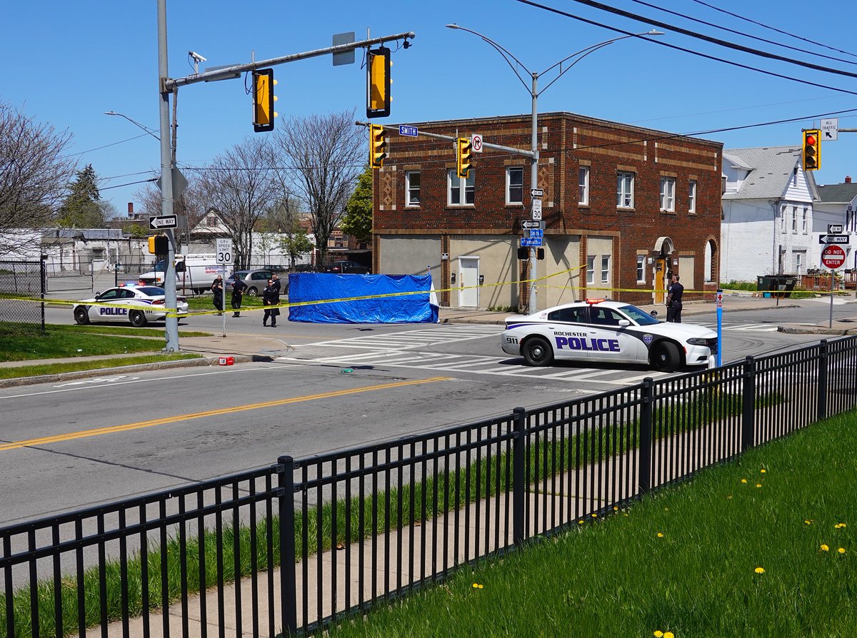 Soon after the Pierpont St call, another reported shooting at N Plymouth Ave and Smith St. Tarp up at the scene. Command Van is also here. 