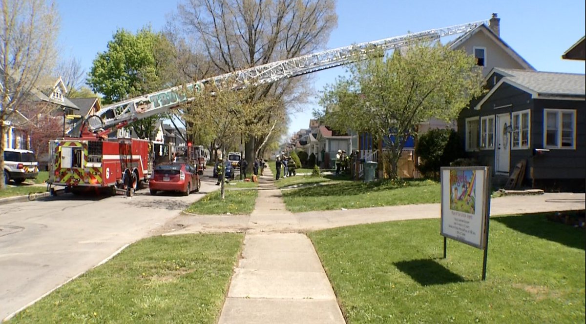 .@RFDPIO1 firefighters made quick work of a house fire on Oneida St this afternoon. FFs say a man was on the roof of the porch trying to put the fire out with a garden house when they arrived. Two dogs who were inside the home are doing well