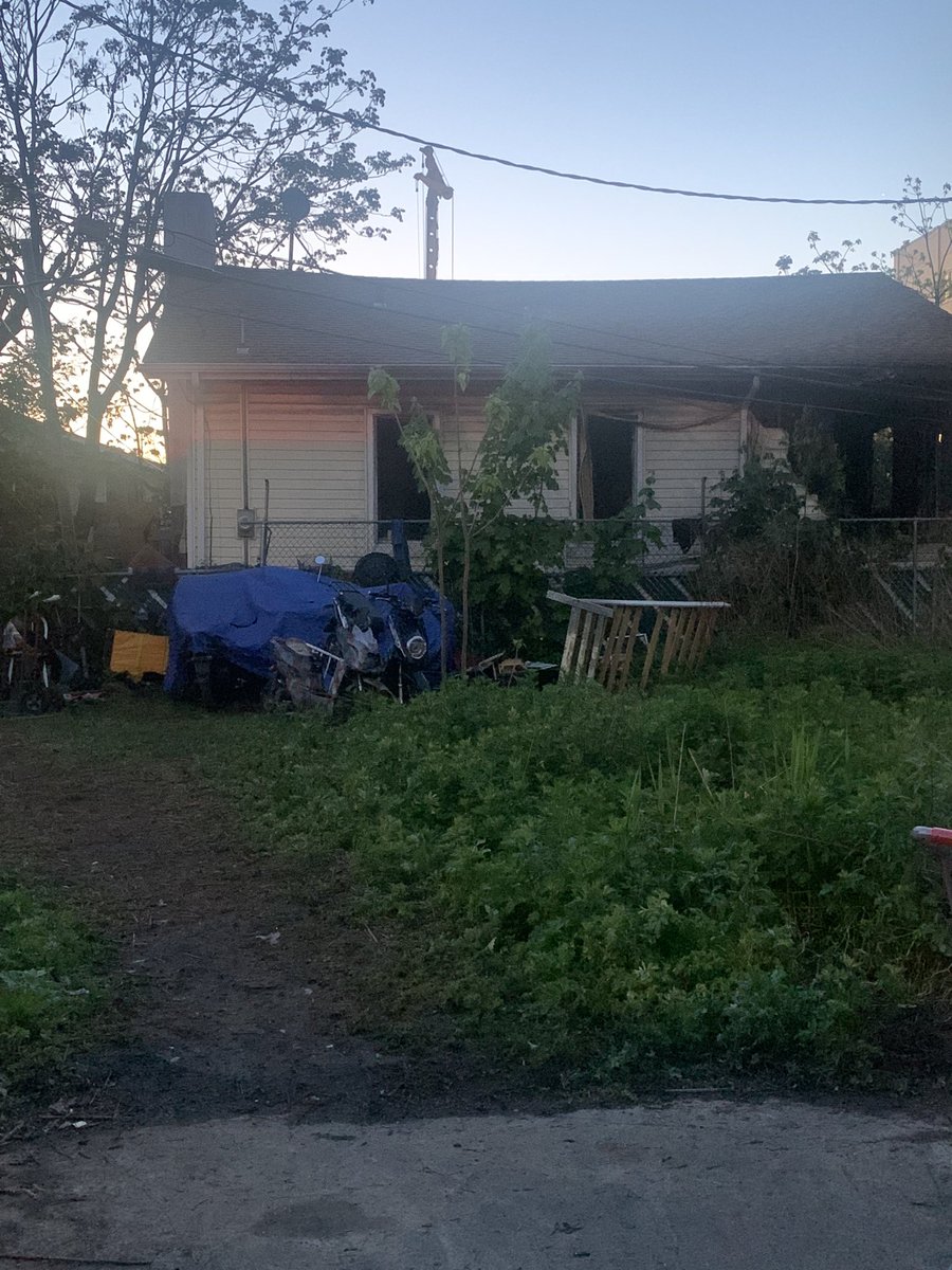 .@NYPDnews says fire started at this home on an abandoned lot off Brighton 5 Street just after 10. When the flames were out, they discovered an unidentified man unconscious in the basement. He was pronounced dead at @ConeyIslandHosp