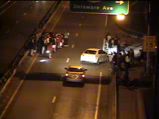 Buffalo Police are heading to the 198 at Delaware for a large group of people on the 198 with flashlights