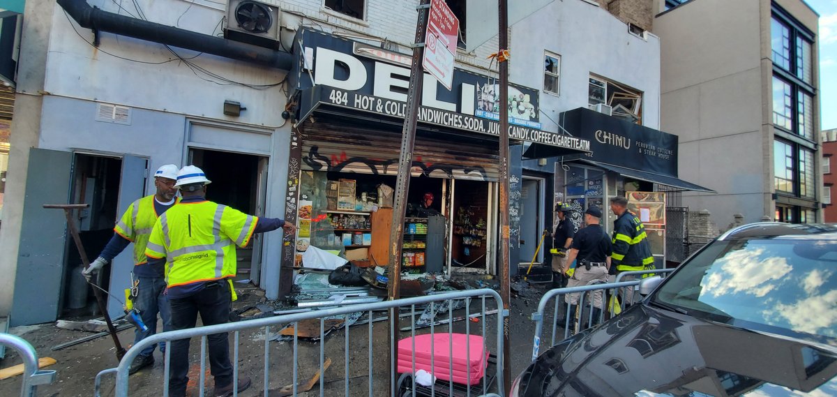 Firefighters had to pull 3 ppl out of the apartment windows as a fire raged in the businesses below early Fri. AM here on Union & Meeker Aves. All were treated on scene.  @FDNY says 11 firefighters injured, 7 of them hospitalized with minor injuries