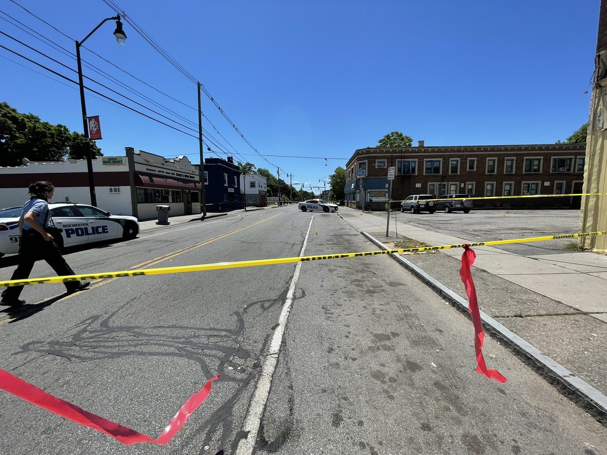 @RochesterNYPD Investigating a reported shooting at Jefferson Avenue and Bartlett Streets in the city this Sunday 