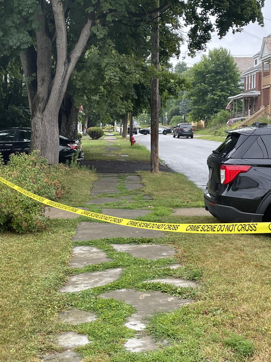 .@schdypolice investigating what appears to be a fatal stabbing at 1930 Avenue B. Police spokesman says officers responded at 11:37 am to an emergency call that a man had  been stabbed. The victim died of his injuries at the scene. More  details to follow