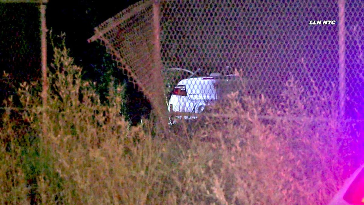 1 dead, 2 injured after driver crashes through chain link fence at JFK Airport