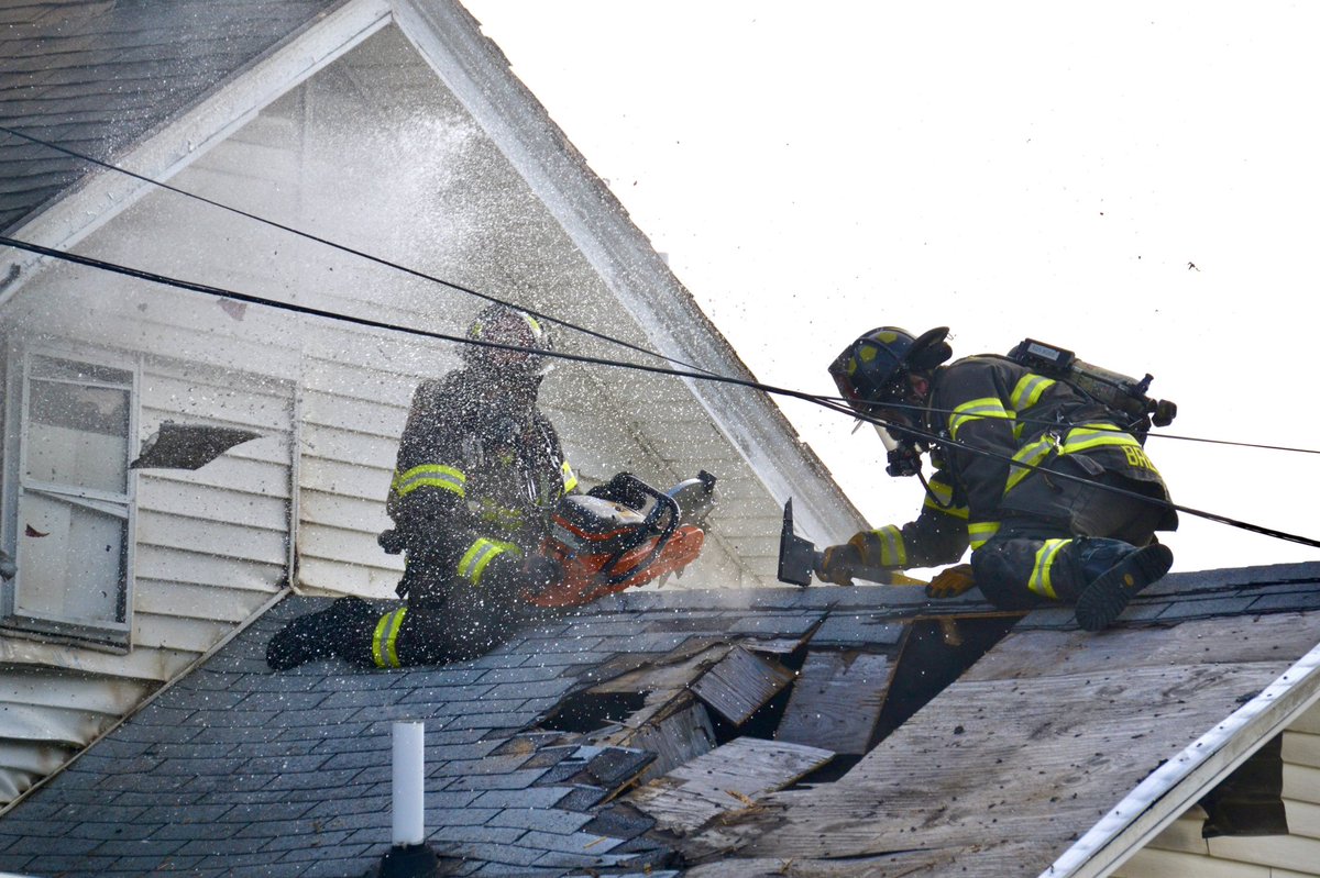 .@RFDPIO1 firefighters made quick work of a fire in a vacant home on Lyell Ave this morning. No one was injured.  Fire was under control in 20 minutes