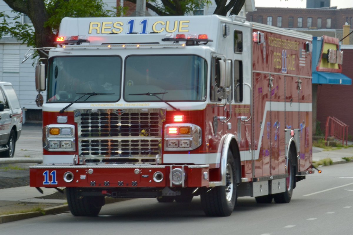 .@RFDPIO1 firefighters made quick work of a fire in a vacant home on Lyell Ave this morning. No one was injured.  Fire was under control in 20 minutes