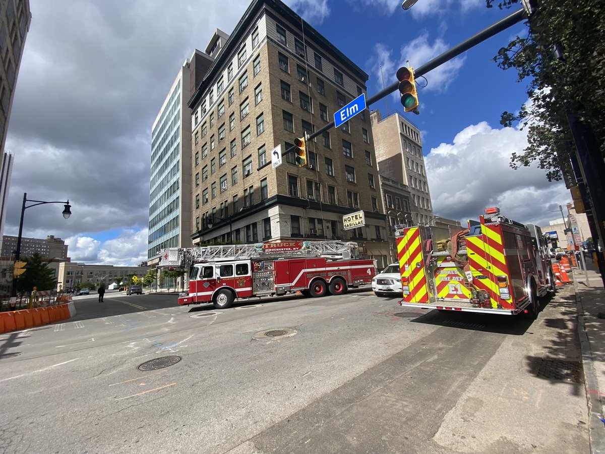 Firefighters from @RFDPIO1 at the former Cadillac Hotel with piece of loose metal blowing in the wind on the 3rd floor. Part of the facade of the building across the street collapsed this past April and was completely removed since