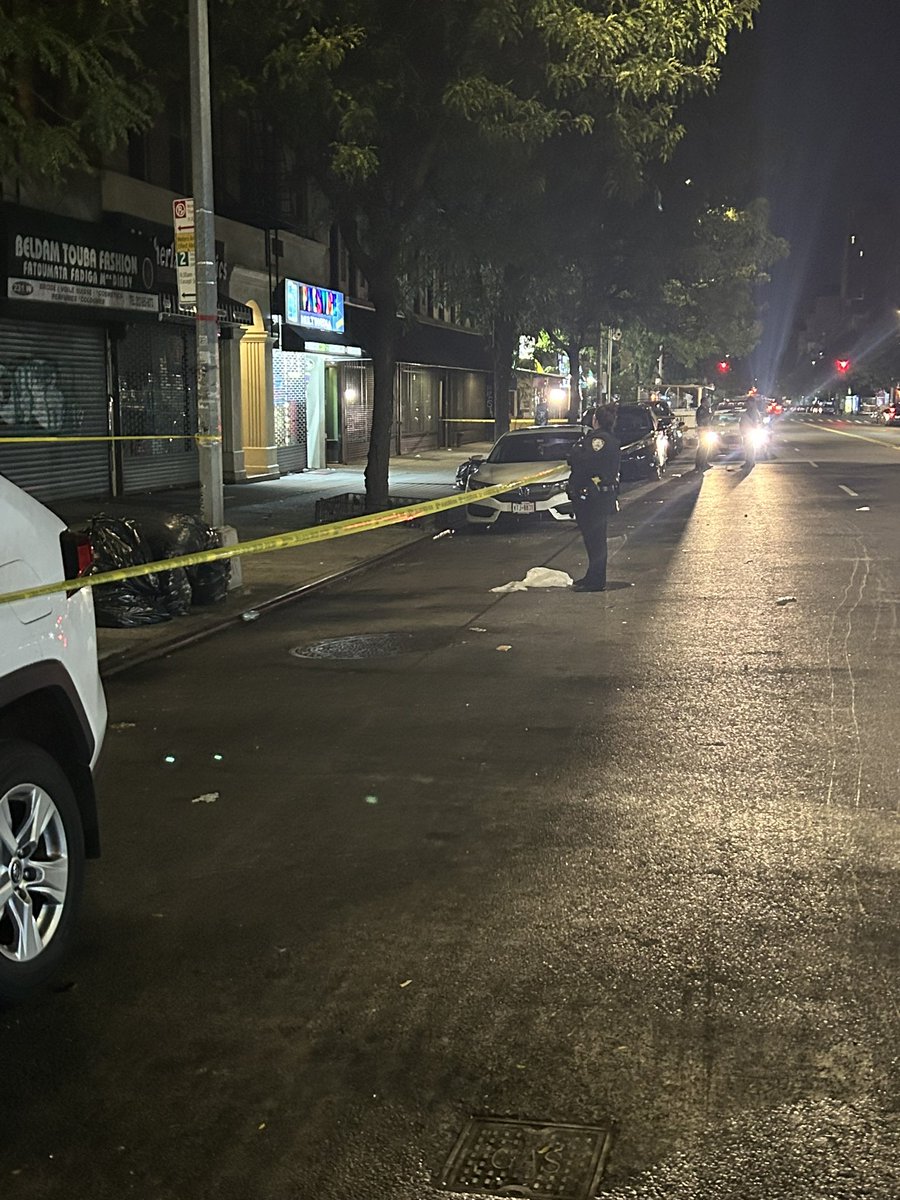 .@NYPDnews still on the scene here on 116th street, 4 men shot just before midnight, expected to recover, capping off a day that saw at least 2 other shootings, those with  bystanders caught in the crossfire