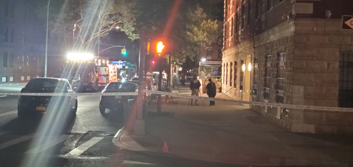 Police were investigating a shooting at Broadway & Kosciuszko St. at 9:30pm Thurs. when officers spotted a suspect. @NYPDChiefPatrol says there was a pursuit before they shot the man who turned around with his hand on his waist. They arrested the man