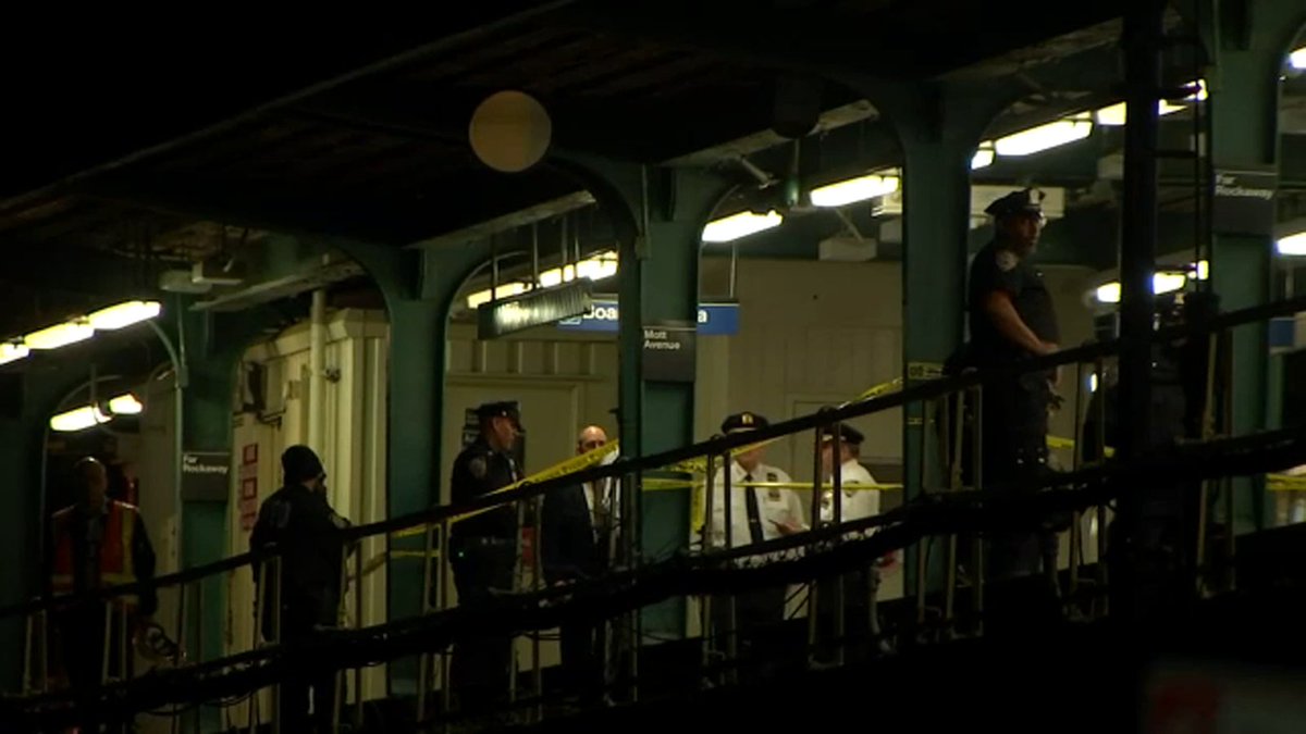 Teen dies after being shot on the subway in Queens