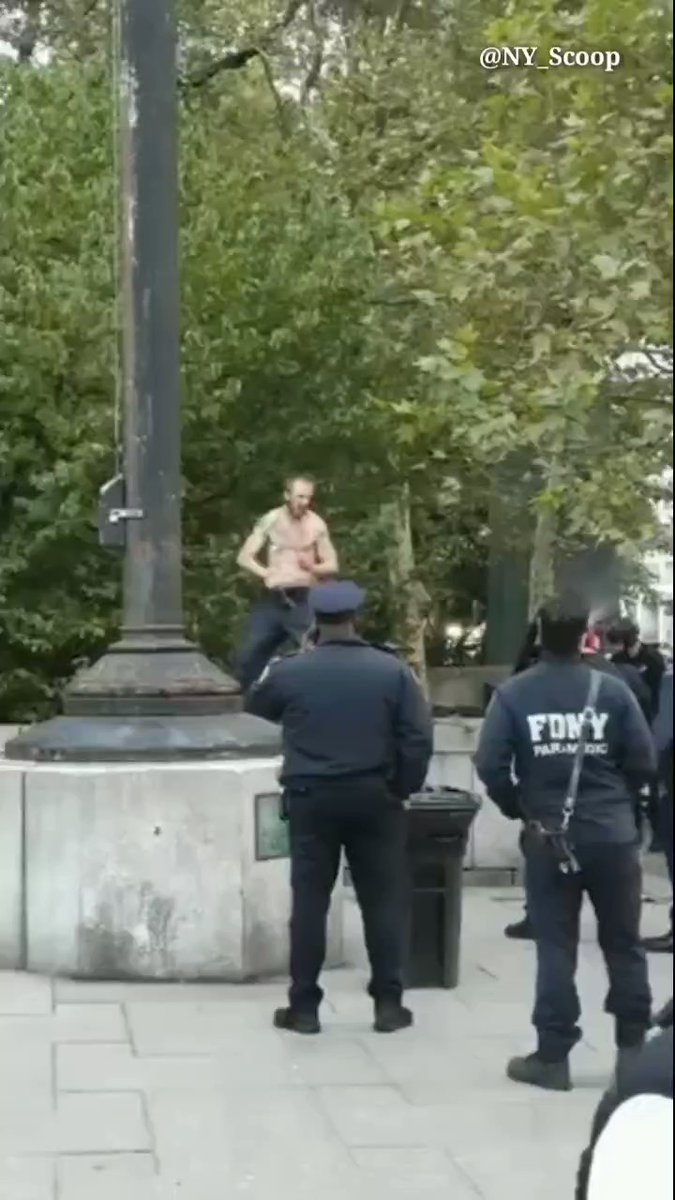 Manhattan: Center Drive & Central Park South, @NYPDnews/ @NYPDCentralPark and @NYPDSpecialops are seen trying to take an emotional disturbed person holding a weapon into custody in front of @CentralParkNYC