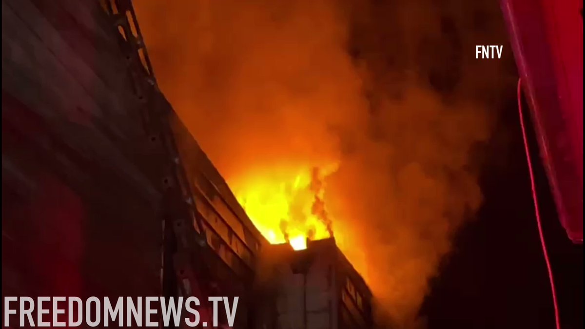 At least 5 firefighters were injured during a heavy fire that broke out in a Bronx home on Rosedale Ave, where crews reportedly battled intense flames & smoke due to clutter. EMS transported the 5 injured MOS to an area hospital  Daniel Valls