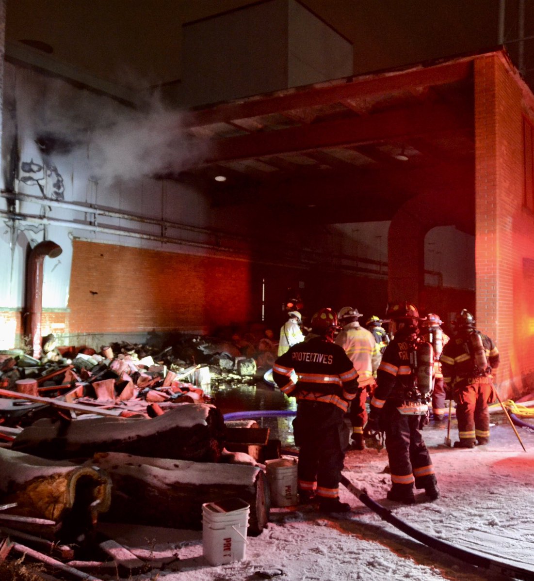 RochesterNY firefighters responded this evening to a 3 alarm fire in a commercial building on Lincoln Ave