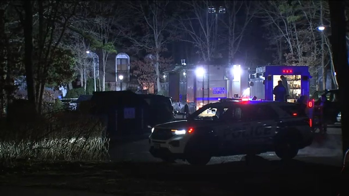 2 officers stabbed, another injured by knife-wielding suspect at Long Island apartment