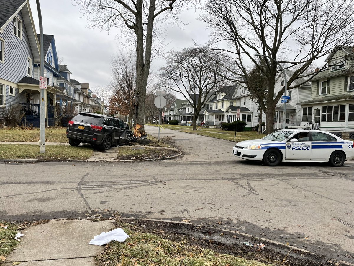 @RochesterNYPD still on scene of an overnight fatal crash at the intersection of Denver Street and Hazelwood Ave. A female in her 30s was killed in the crash. 