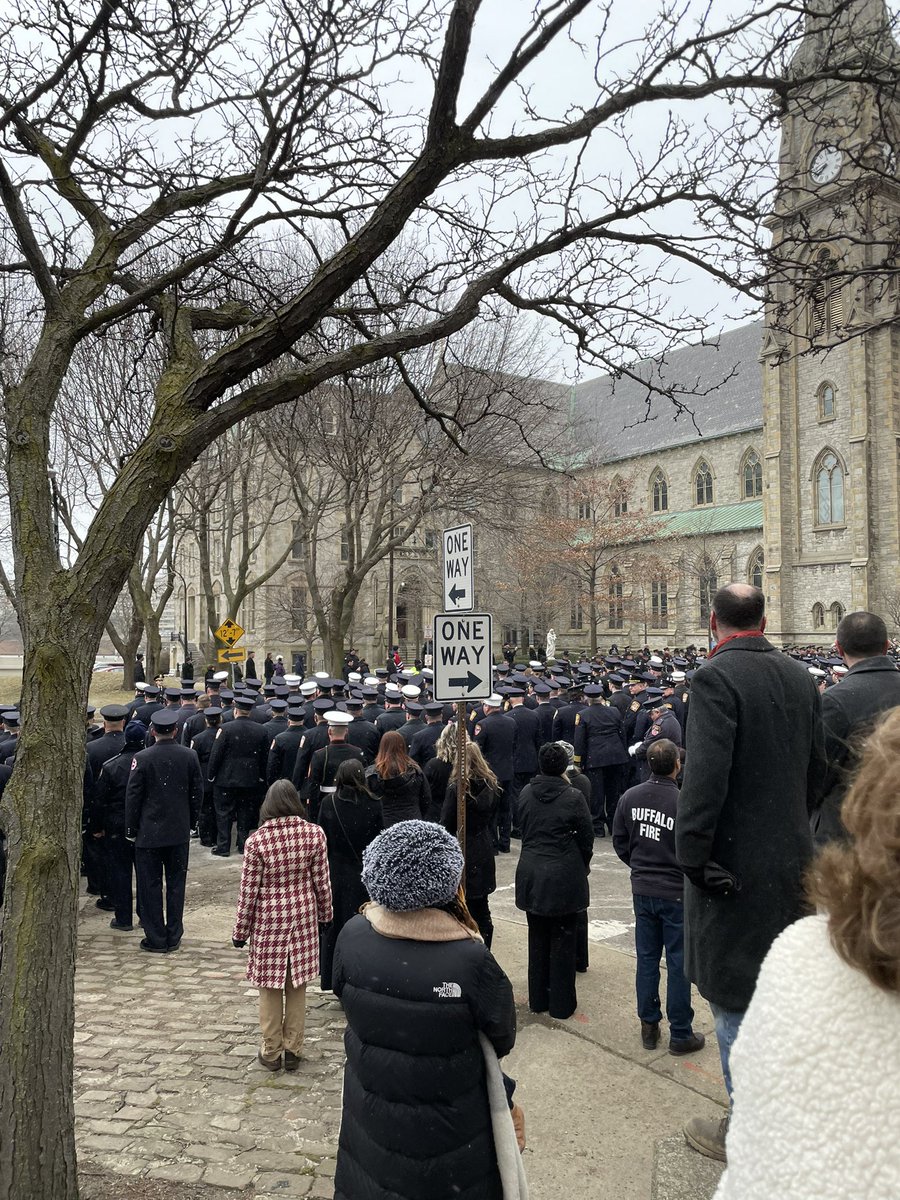 This is the scene downtown from Swan St. It appears hundreds of first responders are lined up to pay their final respects.
