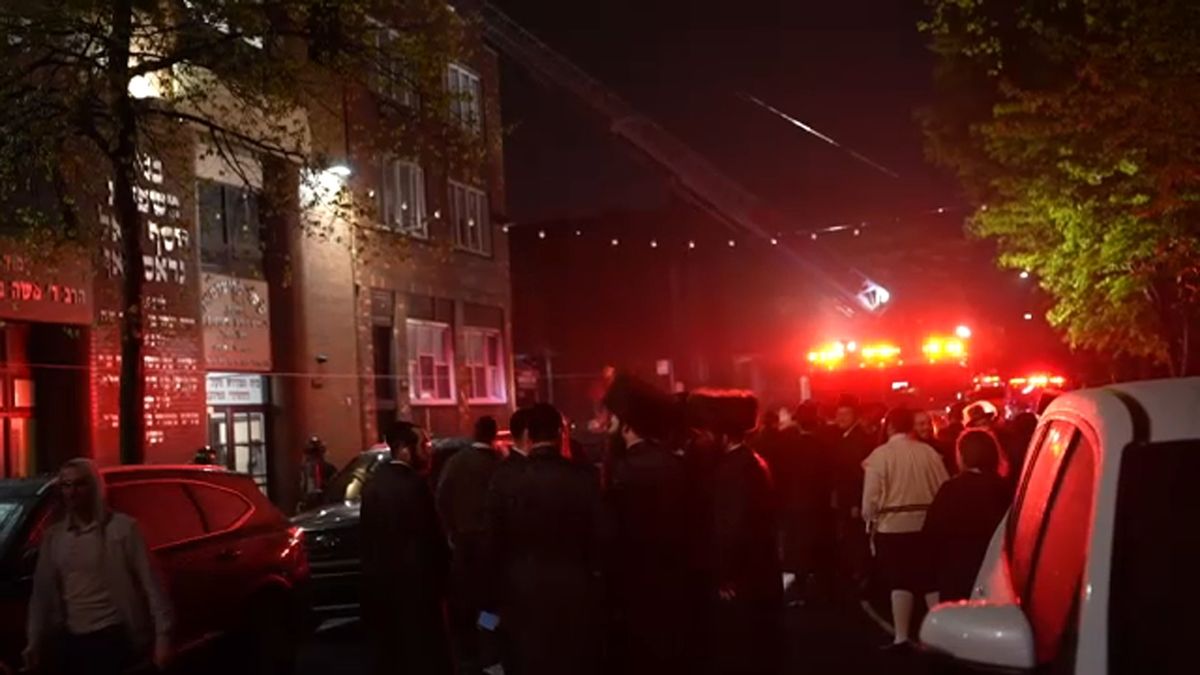 4 injured, including 3 firefighters in fire at Borough Park synagogue