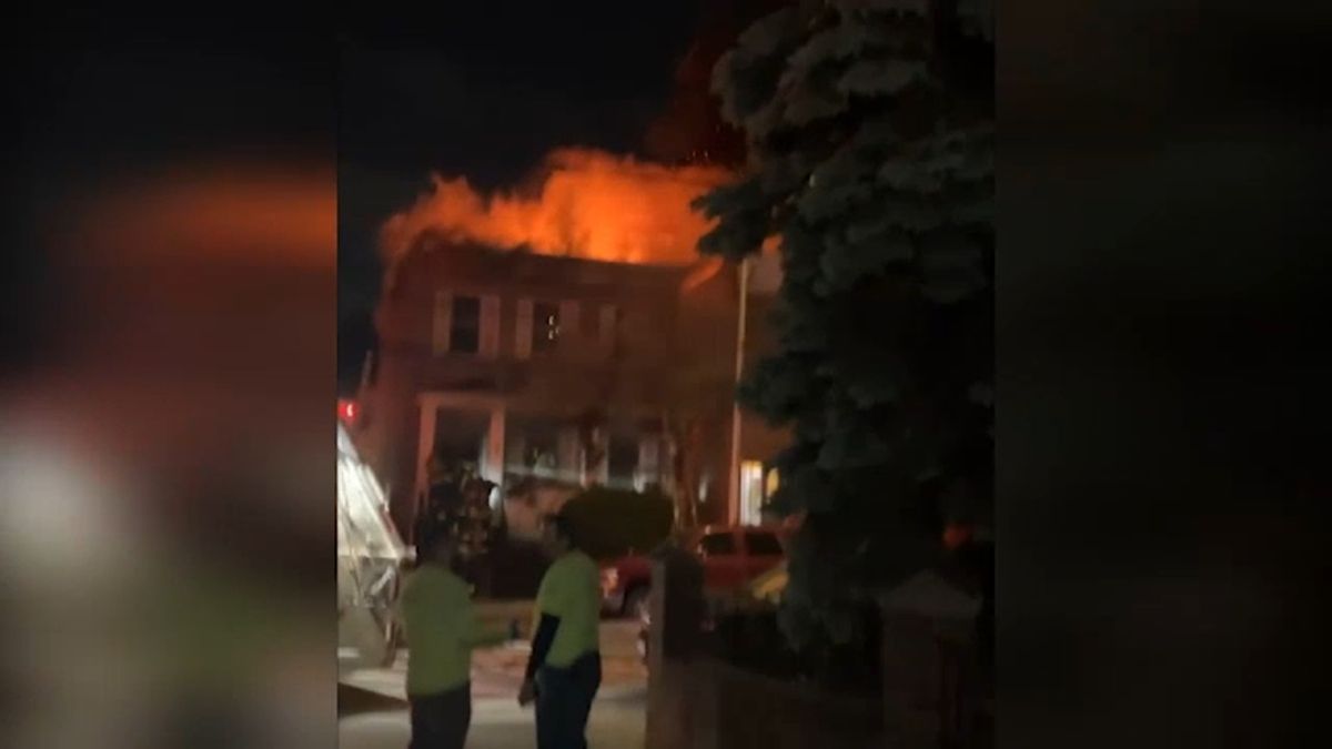 Resident critically injured, 5 firefighters hurt in Astoria house fire 7ny.tv/424vOHa