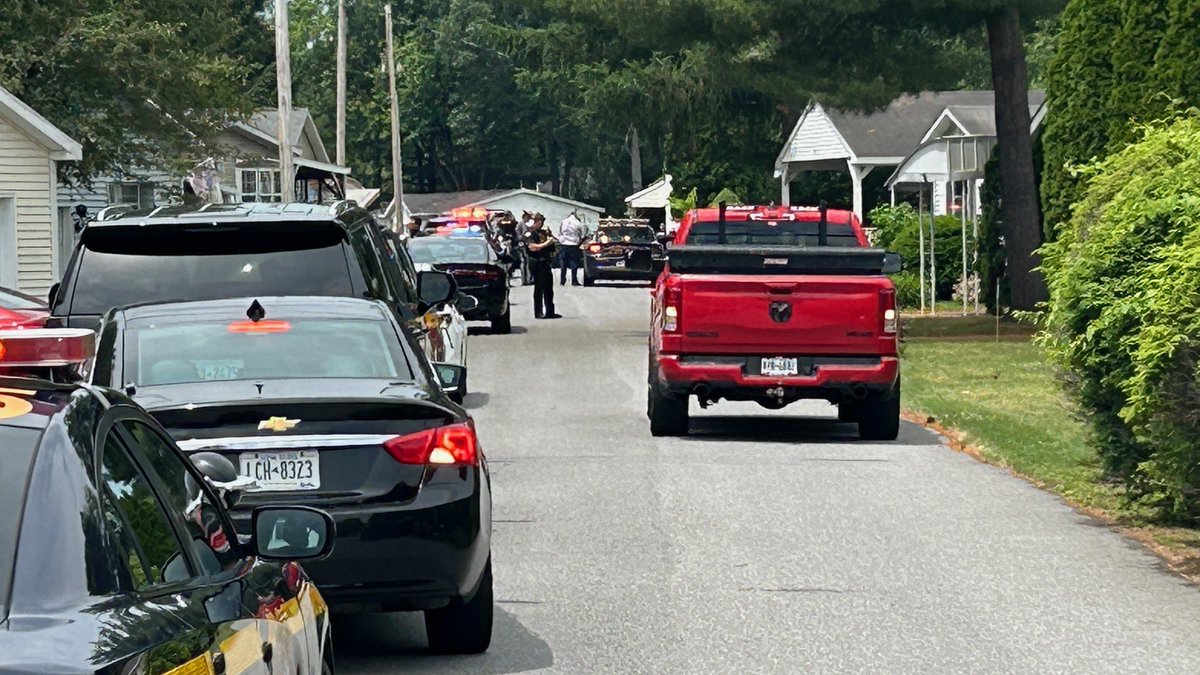 The sheriff's office confirm one man is dead and there is no threat to the public.CBS 6 is on the scene, stay tuned for updates. A heavy police presence off of Route 9 in the Town of Malta.