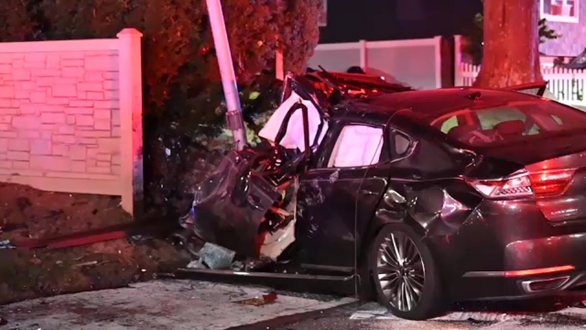 Teen killed, 4 others injured after driver blows through red light in West Babylon  