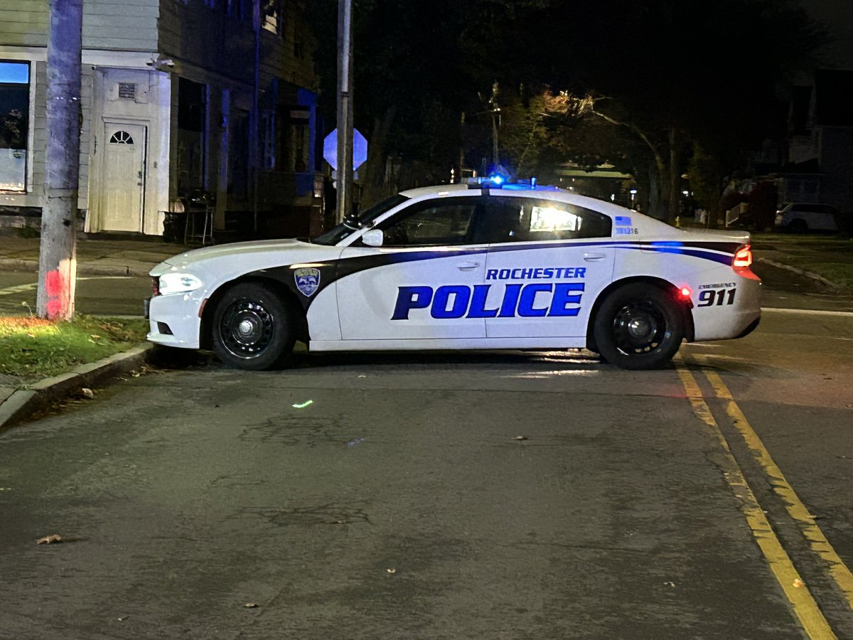 @RochesterNYPD say a 24-year-old Male was shot on Glide Street and taken to Strong Memorial Hospital with life-threatening injuries. 