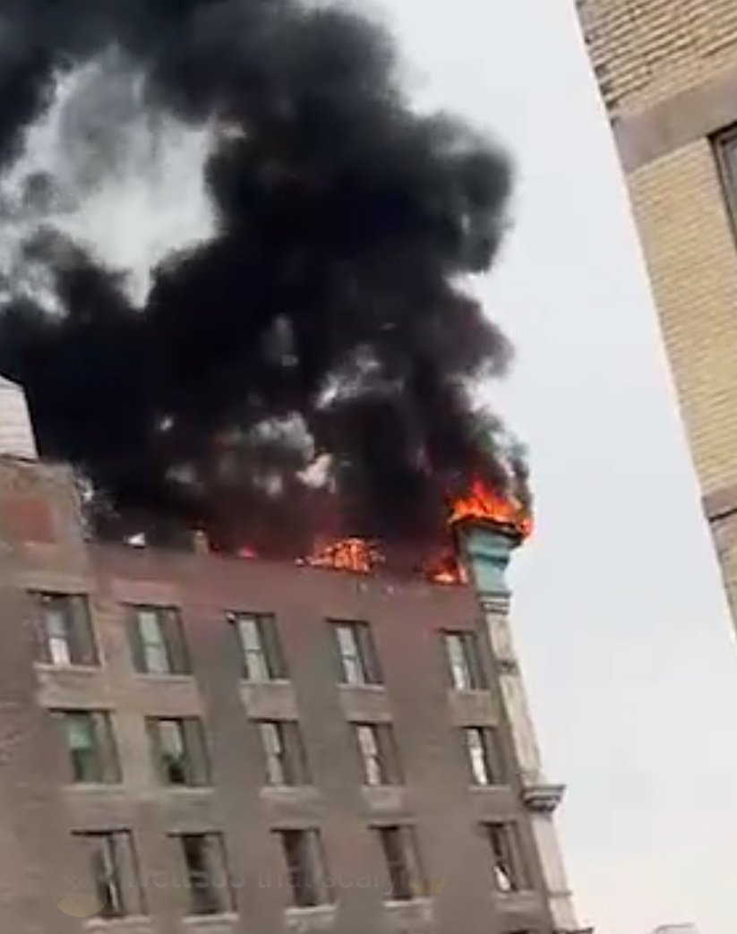 Manhattan *2ND ALARM* Box 0199451 Broome St heavy fire from the roof 'entire roof is on fire' fdny