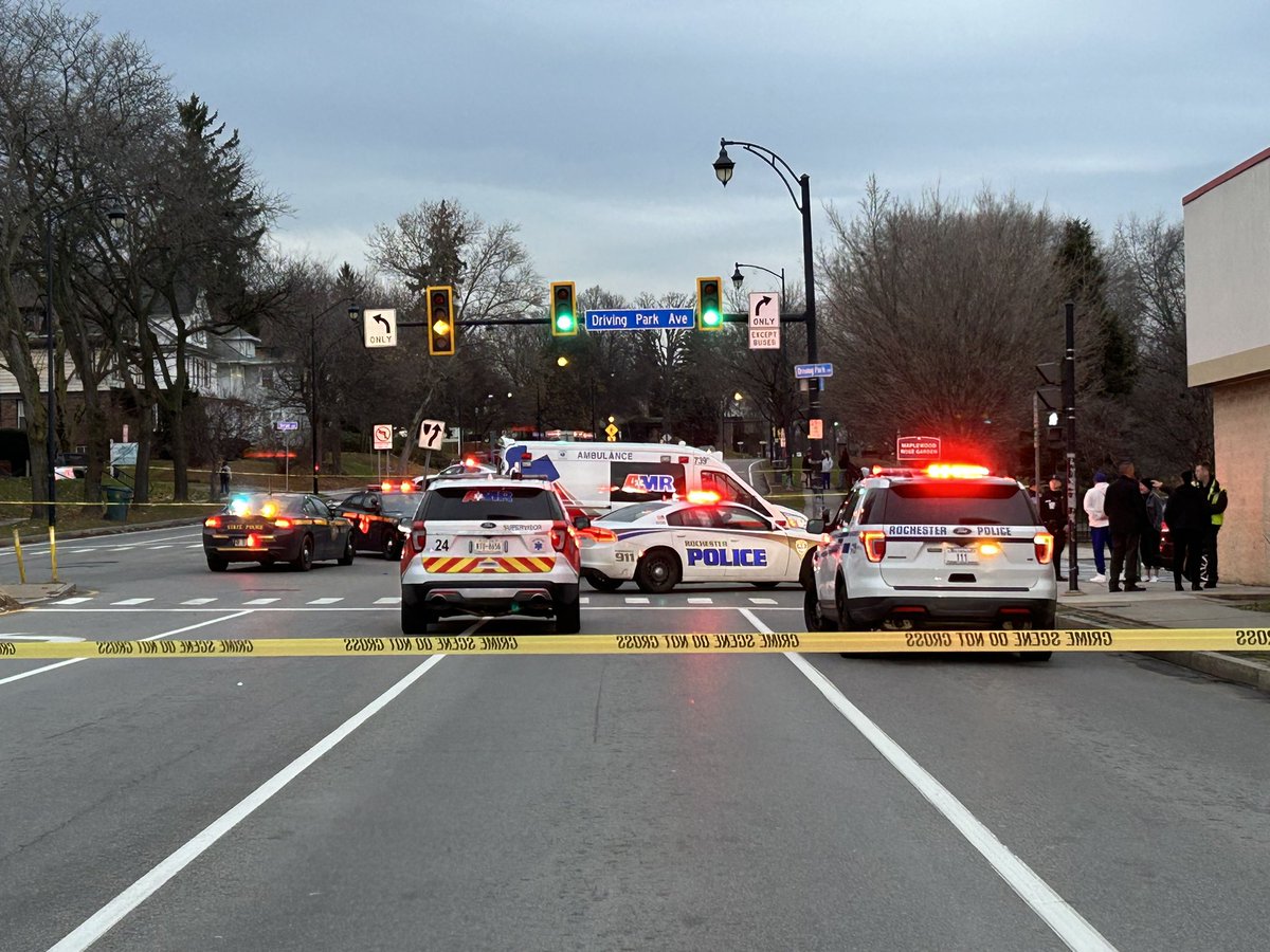 RochesterNYPD @nyspolice and @AMRROCNY on scene of a crash at Driving Park Ave and Lake Ave.  