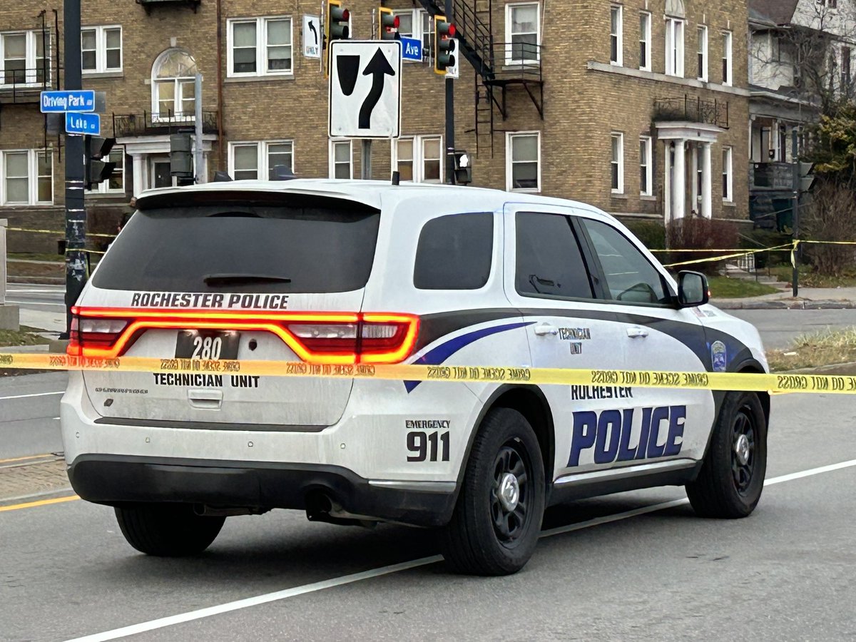 RochesterNYPD @nyspolice and @AMRROCNY on scene of a crash at Driving Park Ave and Lake Ave.  