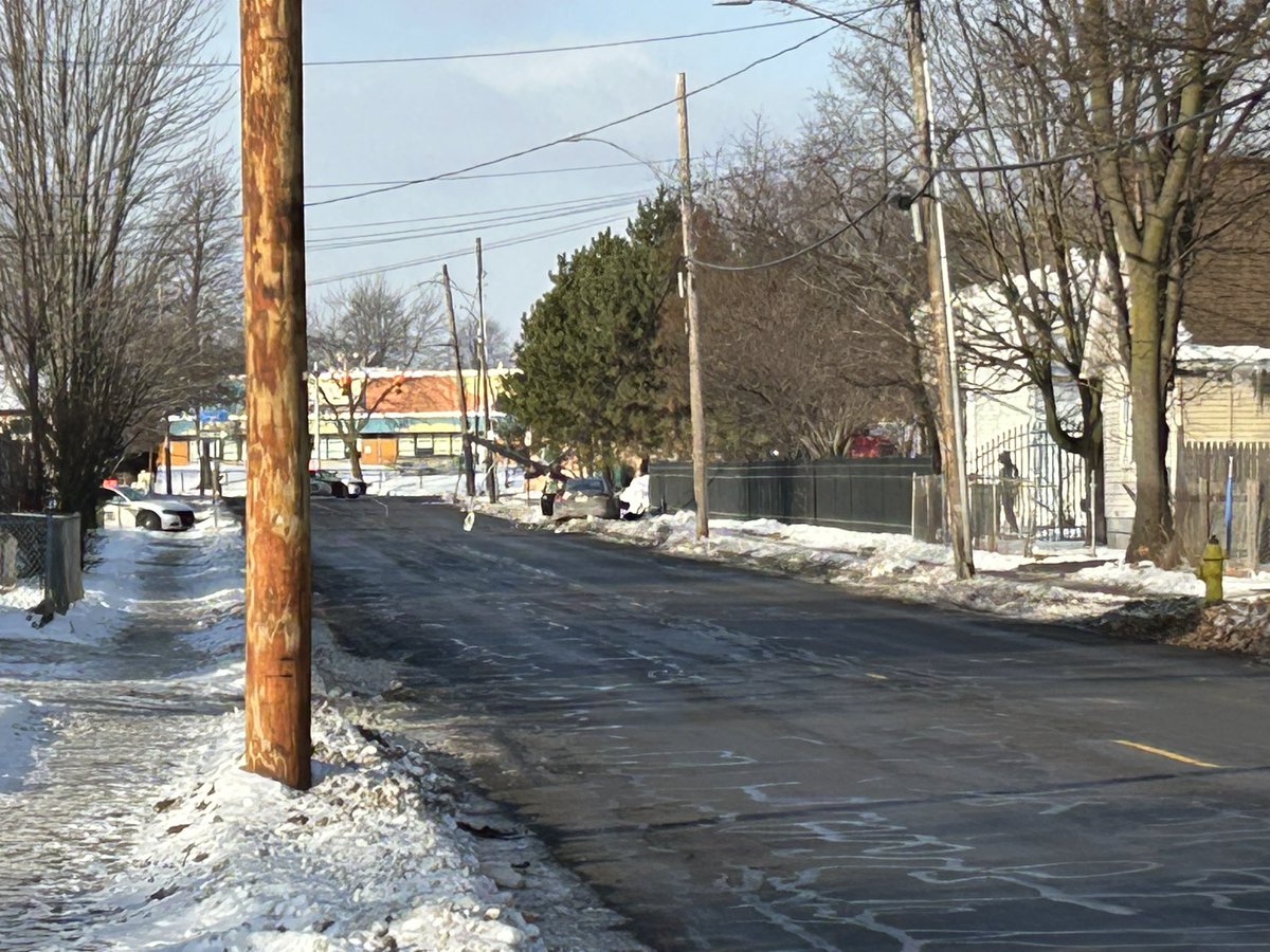 @RochesterNYPD on scene of a car into a pole crash at Bay Street and Siegel Street. Bay Street is blocked between Miller Street and Portland Avenue. 