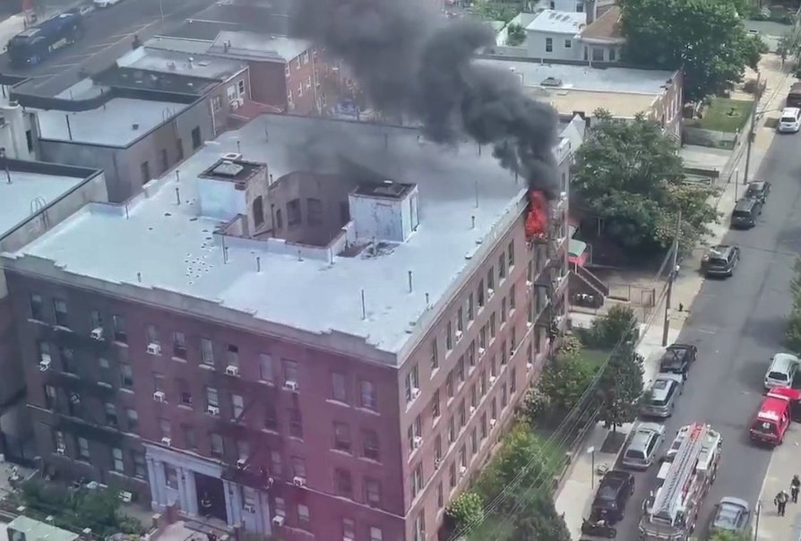 Brooklyn *ALL HANDS* Box 3886 2215 Cropsey Ave off Bay Pkwy, Bath Beach.FIRE OUT THE WINDOWS TOP FLOOR 4 STORY