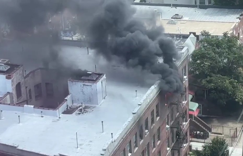 Brooklyn *ALL HANDS* Box 3886 2215 Cropsey Ave off Bay Pkwy, Bath Beach.FIRE OUT THE WINDOWS TOP FLOOR 4 STORY