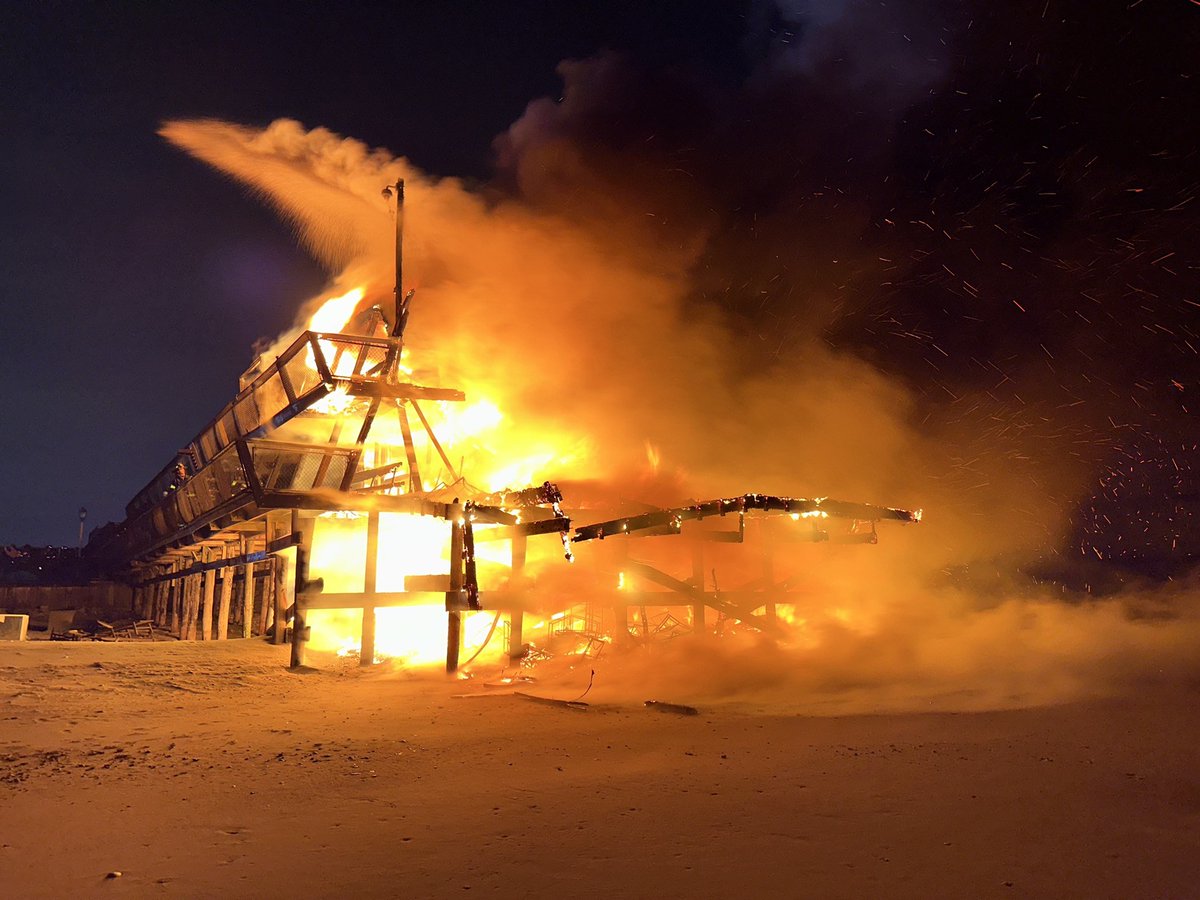 Queens *3RD ALARM* Box 1464Silver Gull Beach Club 1 Beach 193rd StHEAVY FIRE IN THE BEACH CLUB FDNY