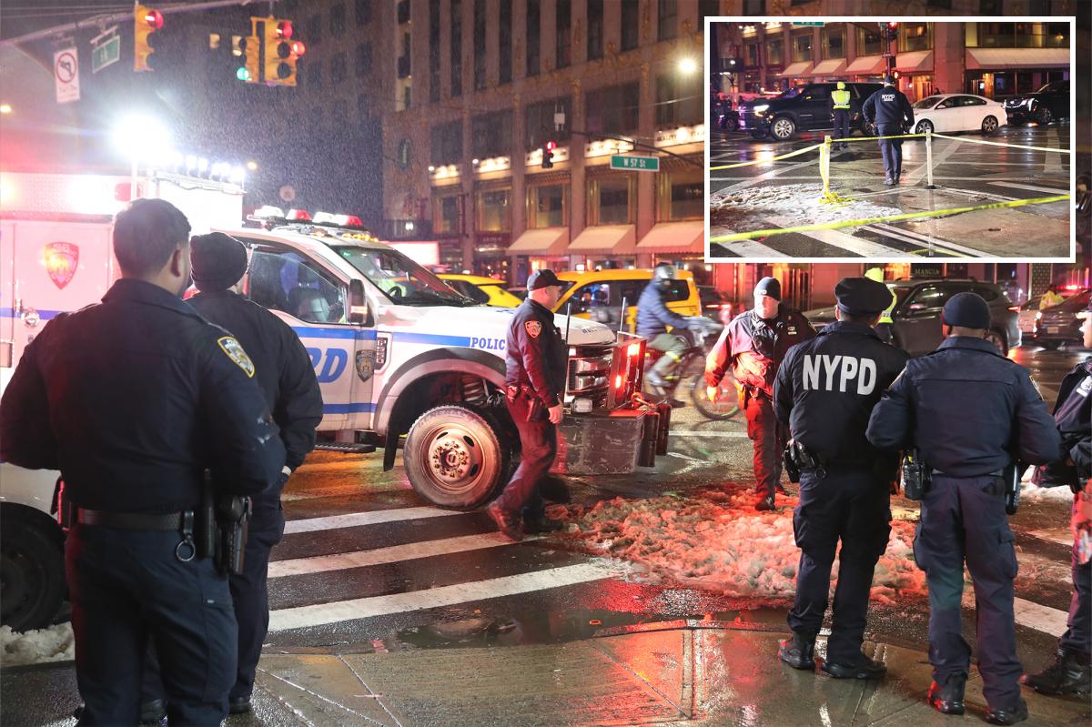27-year-old in critical condition after being shot in chest in Midtown Manhattan, shooter at-large