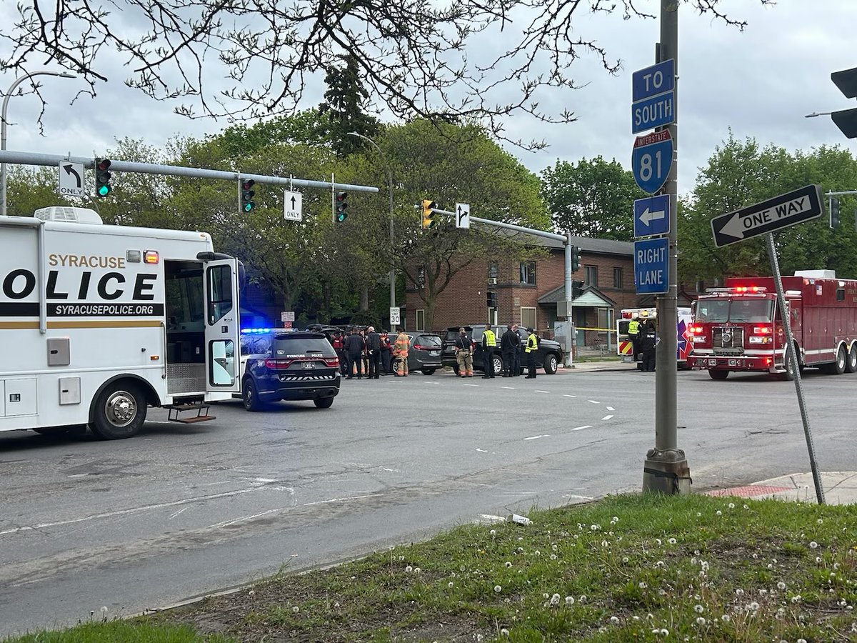 Local reporting from the scene in Syracuse NY where an Officer was injured and a suspect is still barricaded.: Officer involved shooting reported in Syracuse, New York. Authorities say an officer was shot in the arm while a suspect barricaded themselves inside a vehicle and fired out of the windows. SWAT has been requested.